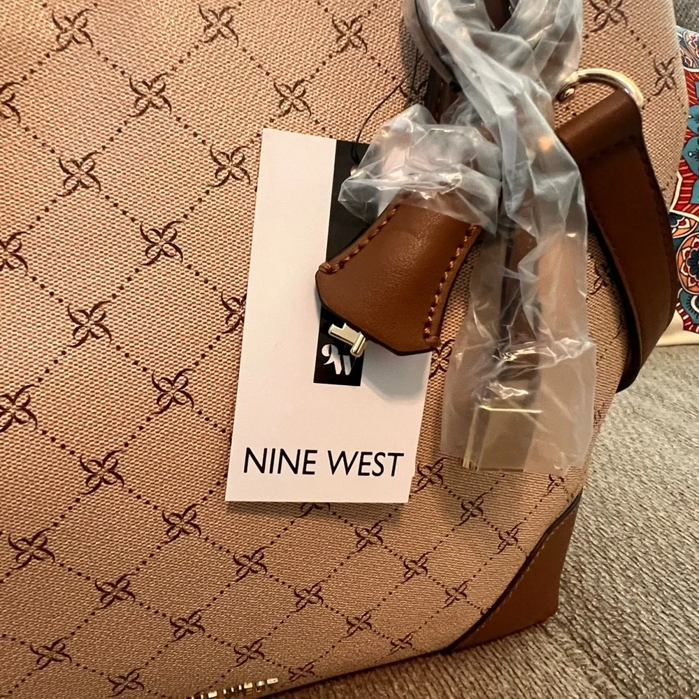 Nine West Brand NEW Bag!! - Picture 6 of 8